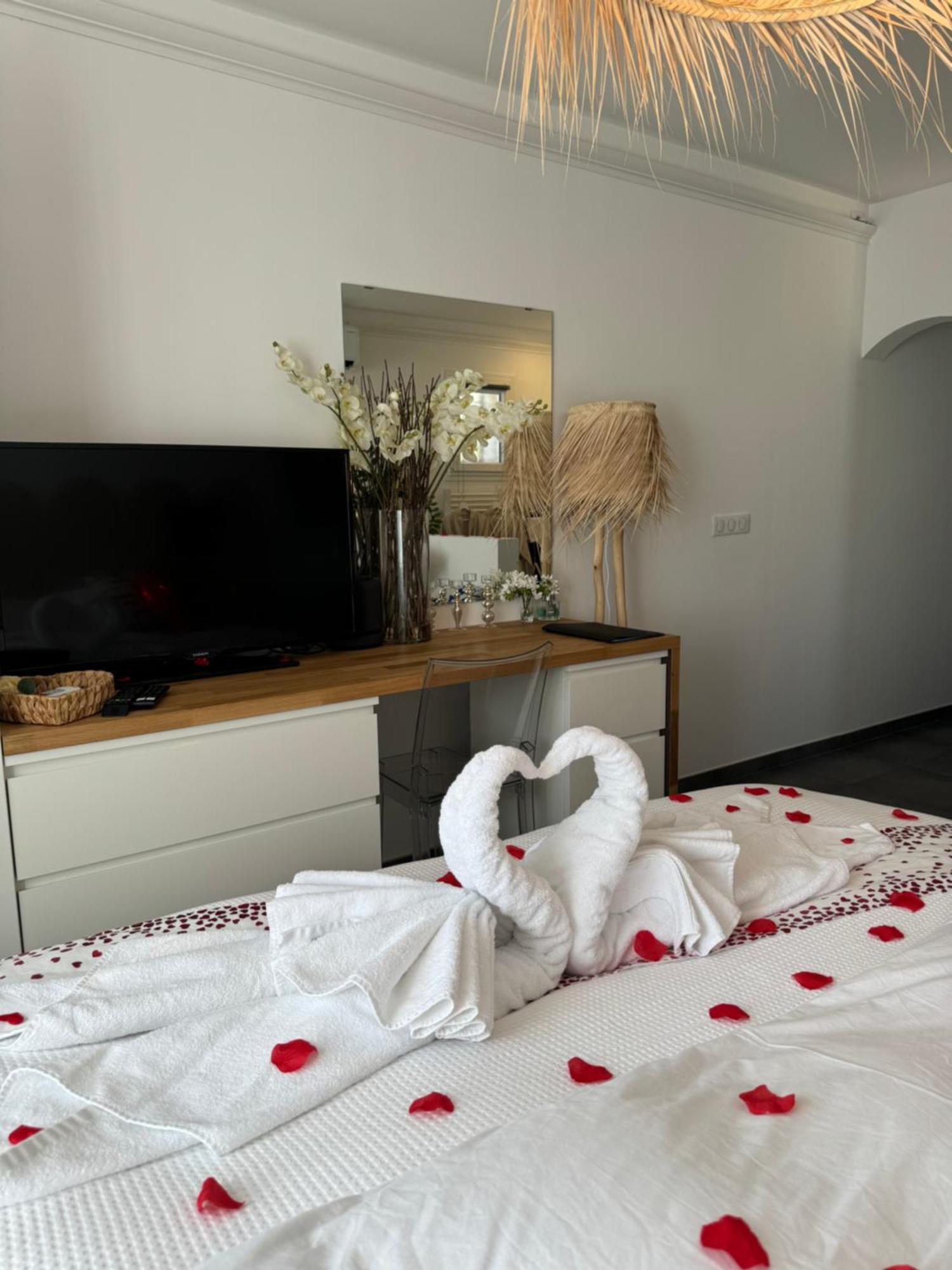 Casa Amor & Spa, Appartement Suite Jacuzzi & Piscine Chauffee Montfort-sur-Argens エクステリア 写真
